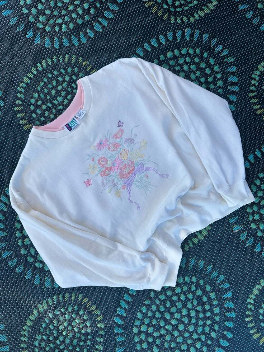 Bold Spirit Vintage Floral Bouquet Graphic Crewneck Sweatshirt XL White